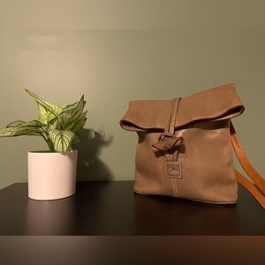 Cross body Dooney and Burke bag - lightly used